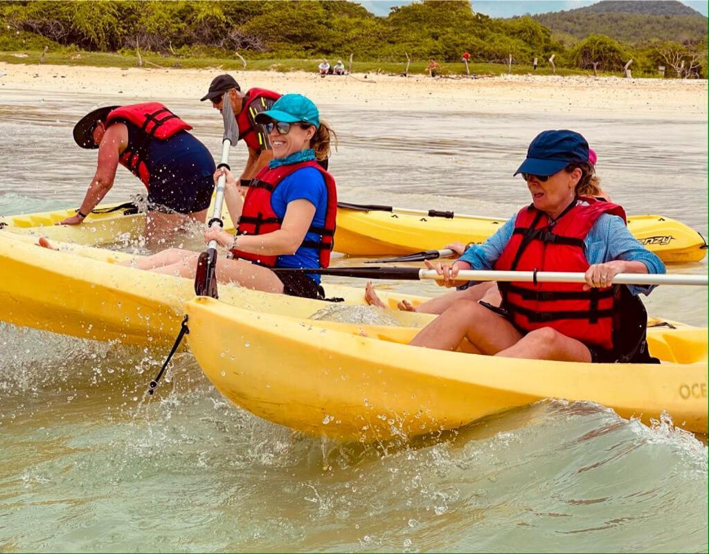 Enchanted Galapagos Lodge プエルトアヨラ エクステリア 写真