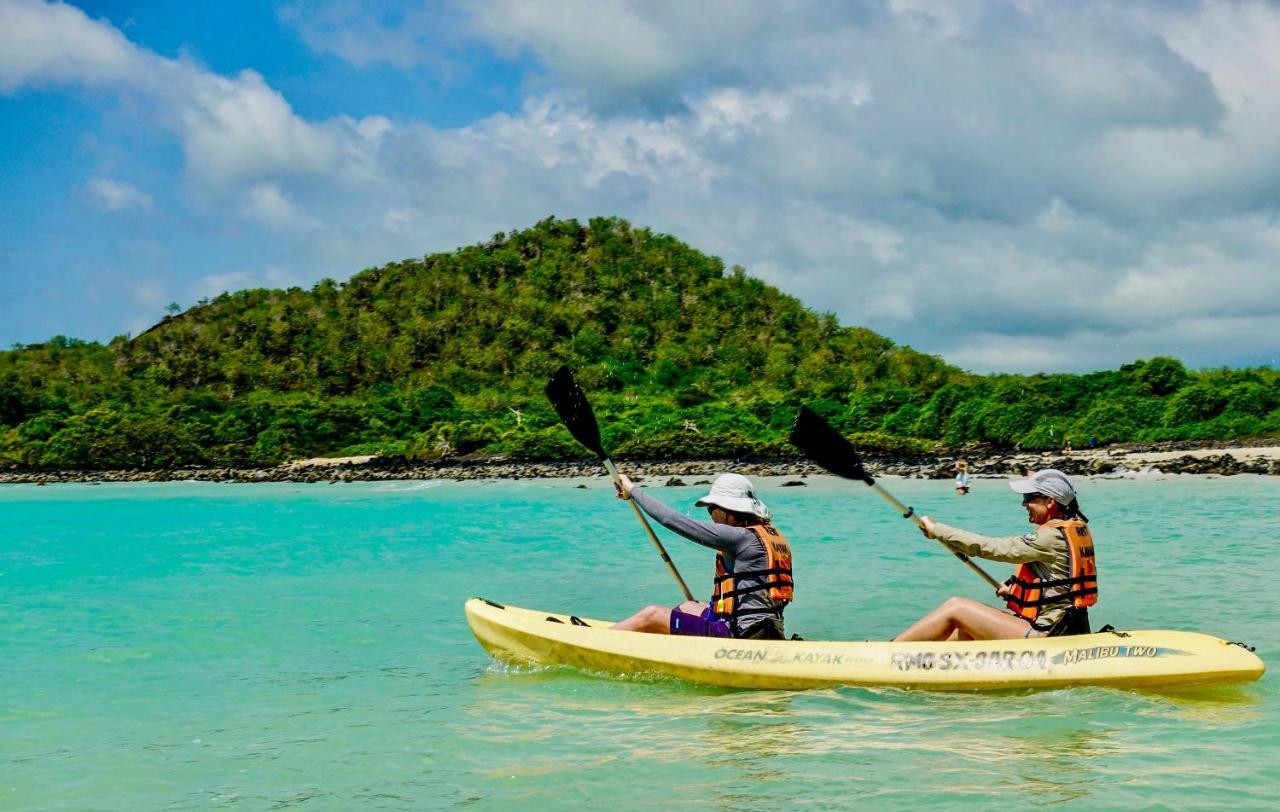 Enchanted Galapagos Lodge プエルトアヨラ エクステリア 写真